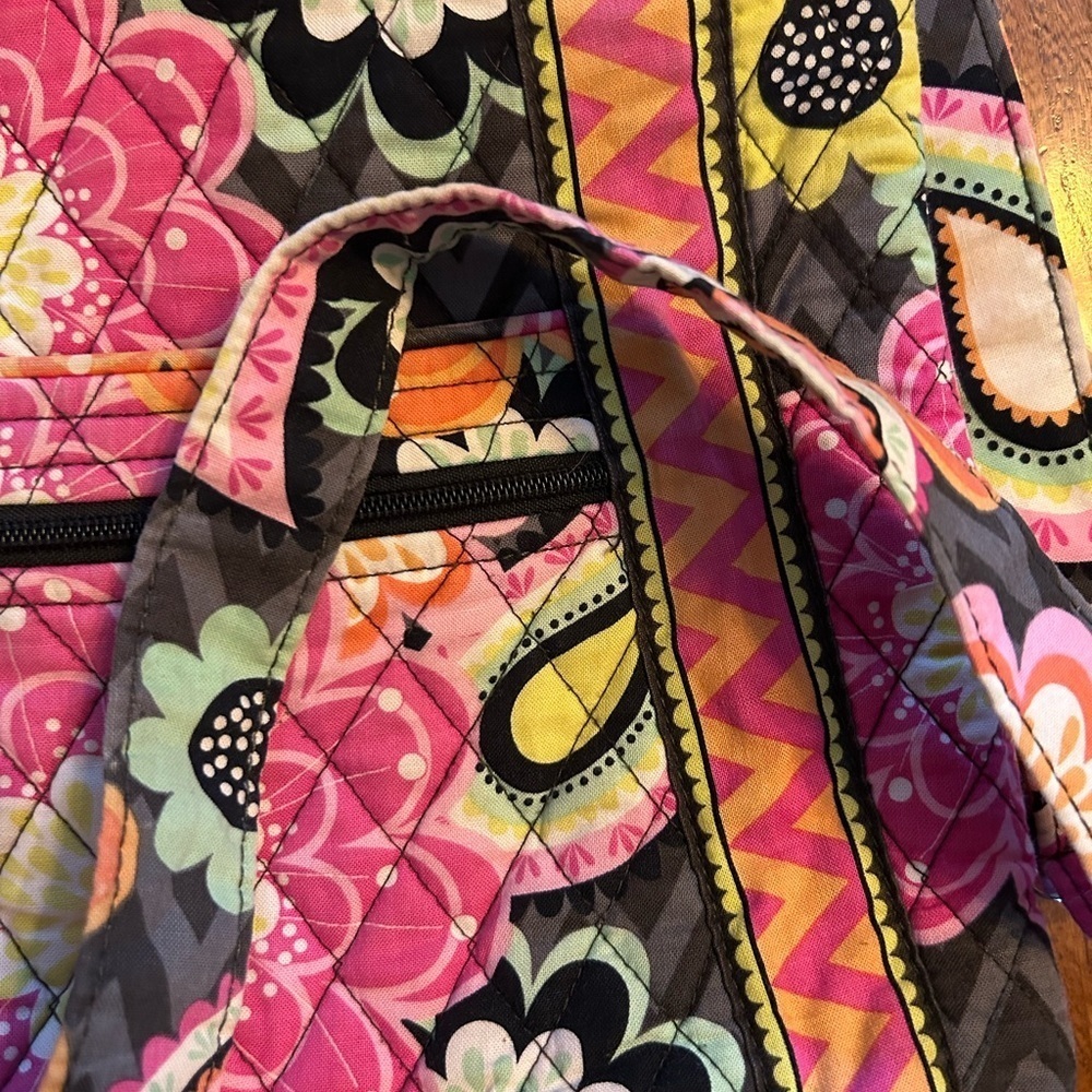 Vera Bradley Crossbody in Ziggy Zinnia EUC - Picture 3 of 10